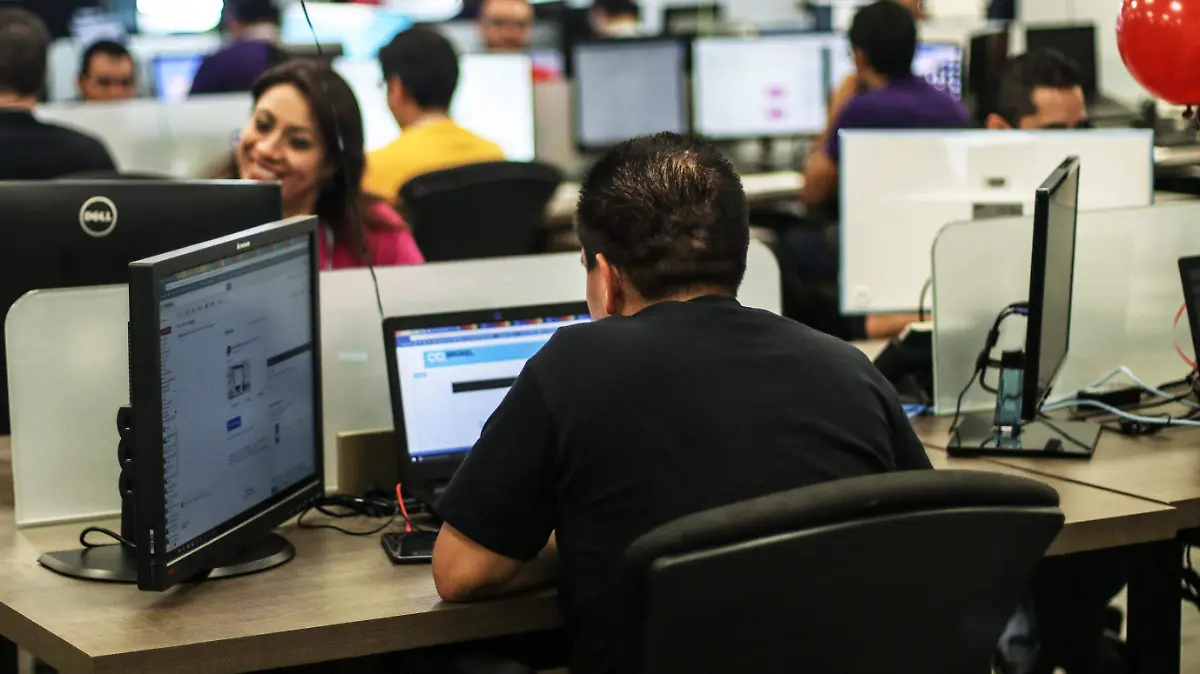 Oficinistas-Godinez-Oficinas-Espacio de Trabajo-Trabajadores (6) (1)